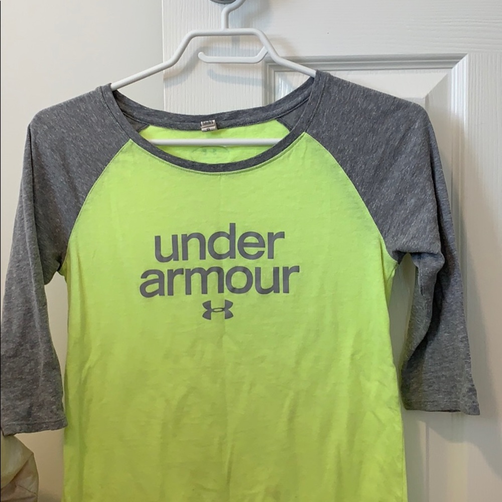 Under armour mid length sleeve shirt